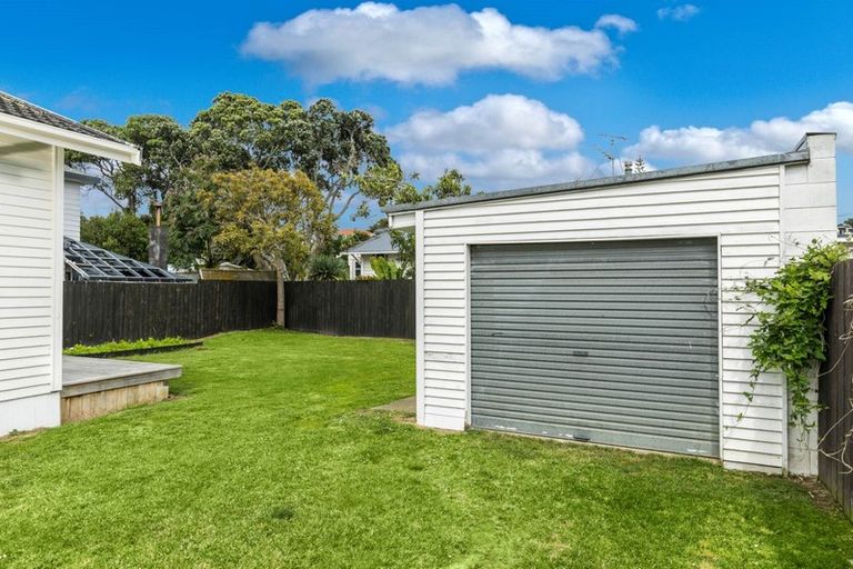 Photo of property in 24 Sulphur Beach Road, Northcote Point, Auckland, 0627