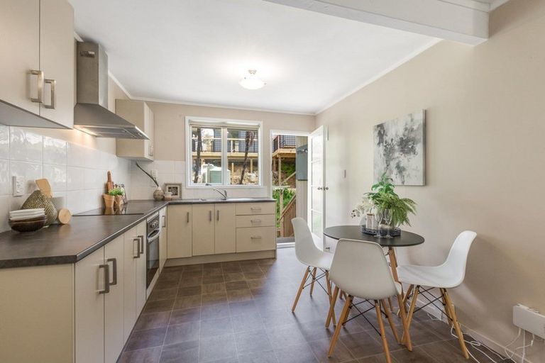 Photo of property in 1/56 Collins Avenue, Tawa, Wellington, 5028