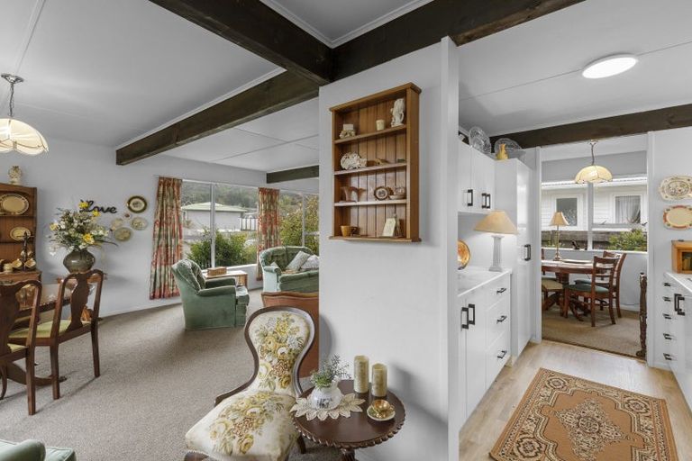 Photo of property in 298 Wellington Road, Wainuiomata, Lower Hutt, 5014