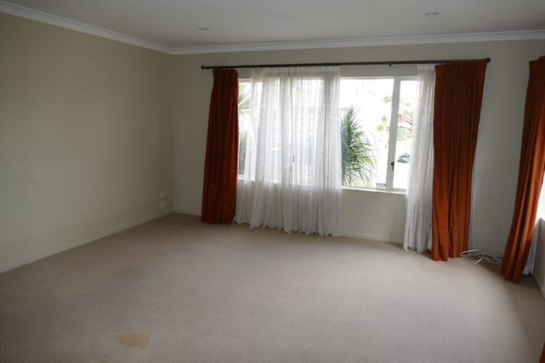 Photo of property in 22 Walter Haddrell Crescent, Flat Bush, Auckland, 2016