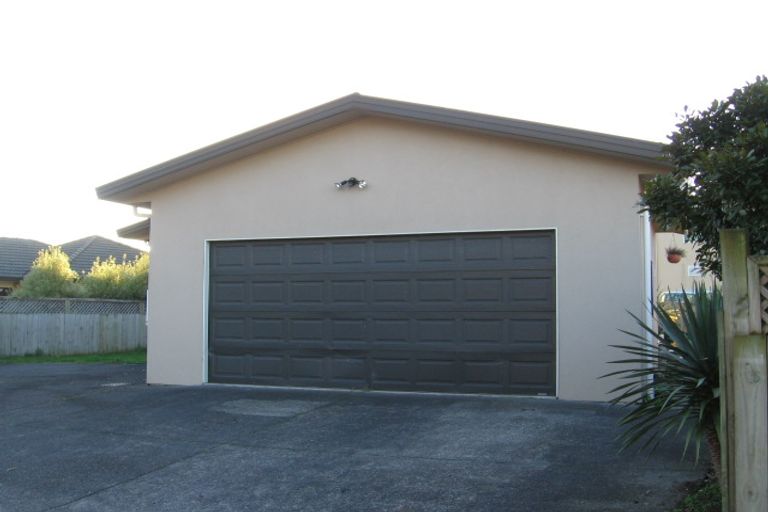 Photo of property in 5 Swanson Oaks, Swanson, Auckland, 0612