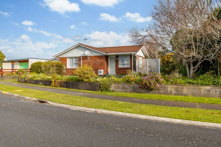 Photo of property in 16 Clifton Drive, Waitara, 4320