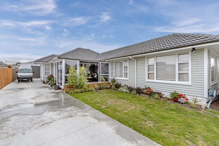 Photo of property in 13 Bickerton Street, Wainoni, Christchurch, 8061