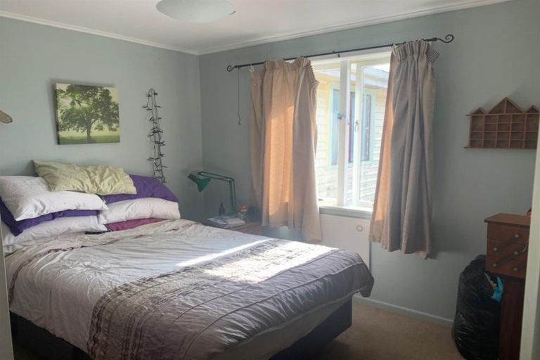 Photo of property in 727 Swanson Road, Swanson, Auckland, 0612