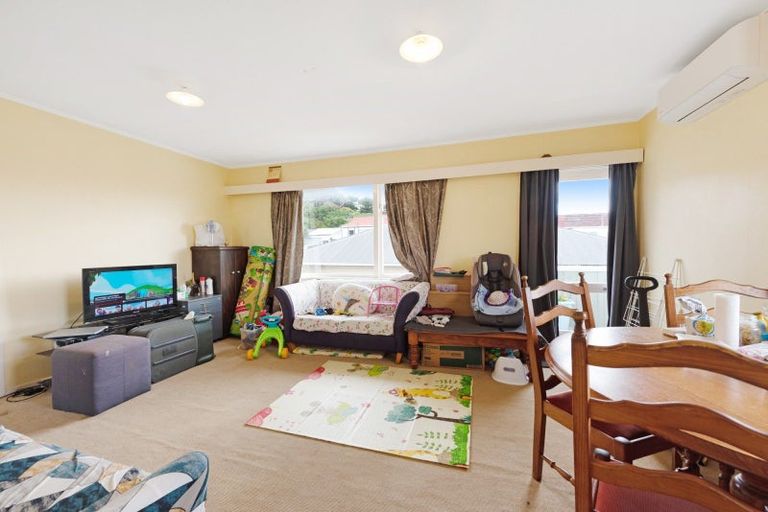 Photo of property in 5/139 Queens Drive, Lyall Bay, Wellington, 6022