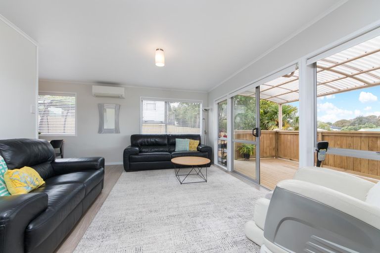Photo of property in 31 Oreil Avenue, West Harbour, Auckland, 0618