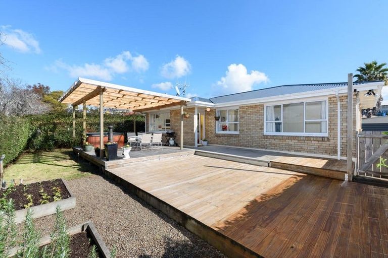 Photo of property in 18a Queen Road, Bellevue, Tauranga, 3110