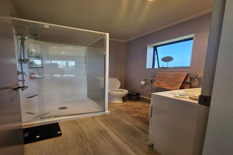 Photo of property in 17 Consort Close, Paraparaumu Beach, Paraparaumu, 5032