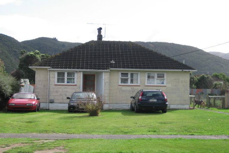 Photo of property in 9 Farmer Crescent, Taita, Lower Hutt, 5011
