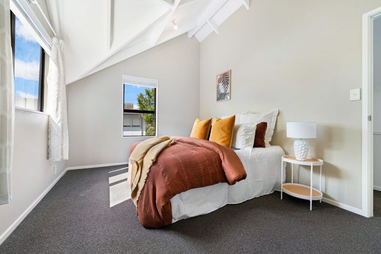 Photo of property in 2/35 Jaemont Avenue, Te Atatu South, Auckland, 0610