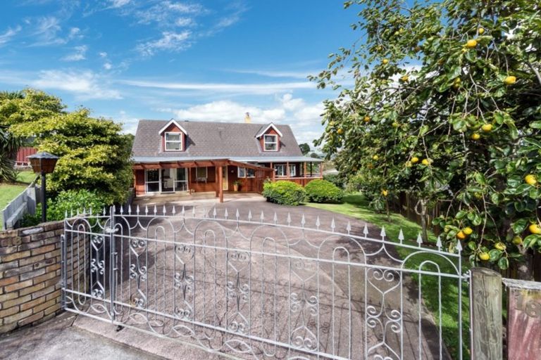 Photo of property in 18 Waari Avenue, Sunnyvale, Auckland, 0612