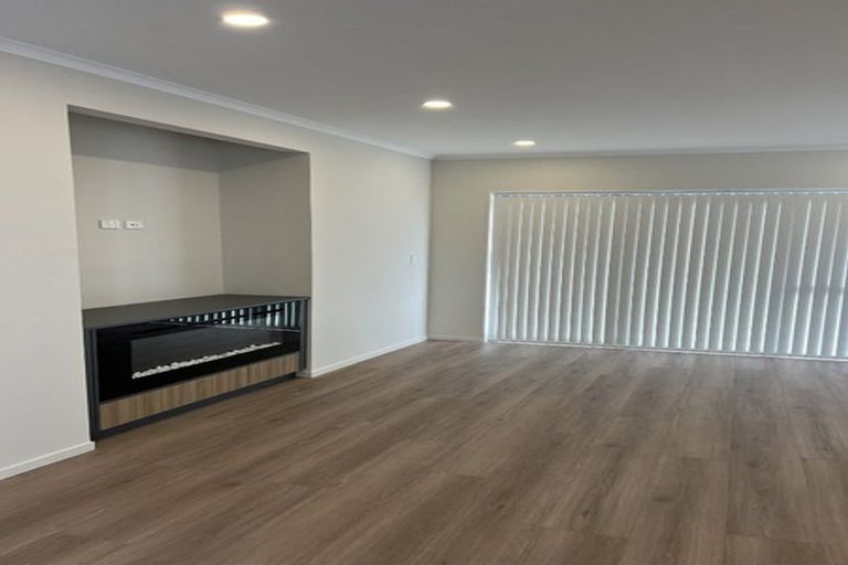 Photo of property in 28 Ballyalton Crescent, Flat Bush, 2019