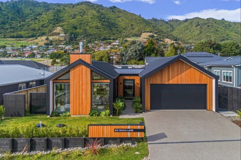 Photo of property in 6 Mahia Lane, Waikanae, 5036