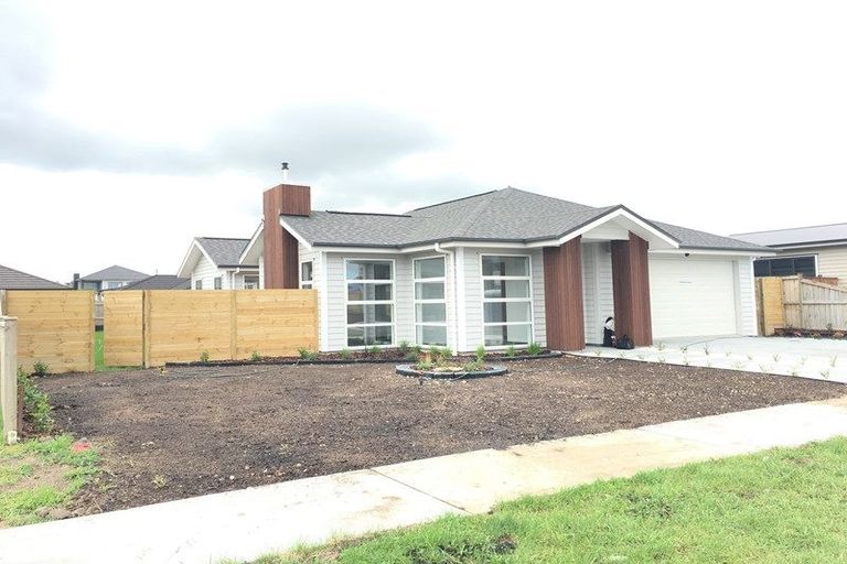 Photo of property in 7 Aporo Drive, Kumeu, 0810