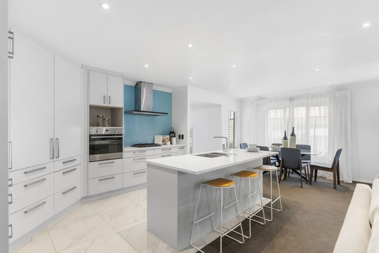 Photo of property in 30 Mandeville Place, Unsworth Heights, Auckland, 0632