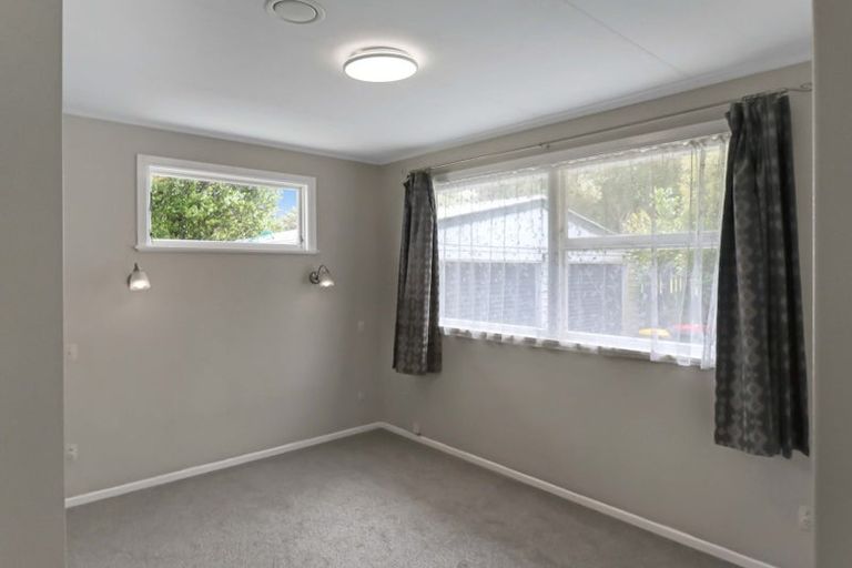 Photo of property in 6 Lenox Grove, Johnsonville, Wellington, 6037