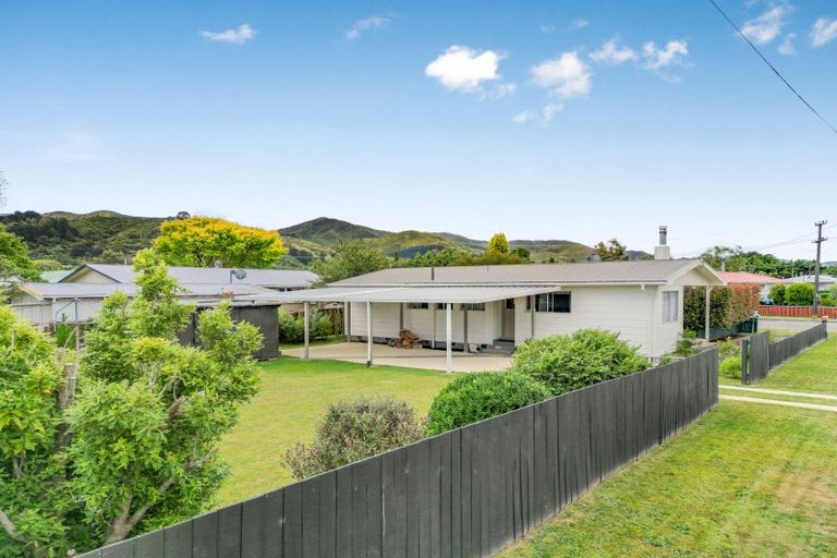 Photo of property in 76 Brandon Street, Featherston, 5710