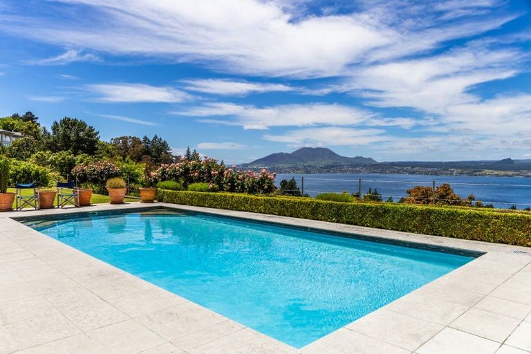 Photo of property in 423 Gillespie Place, Acacia Bay, Taupo, 3385