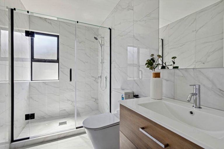 Photo of property in 12c Woodhouse Place, West Harbour, Auckland, 0618