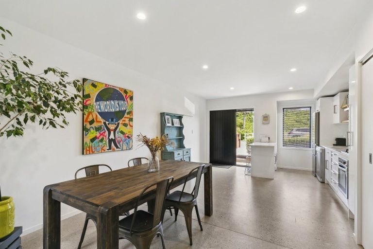 Photo of property in 2/50 Mandalay Terrace, Khandallah, Wellington, 6035