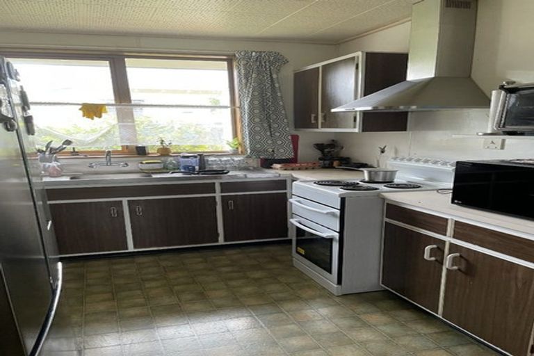 Photo of property in 102-106 Marne Street, Hokowhitu, Palmerston North, 4410