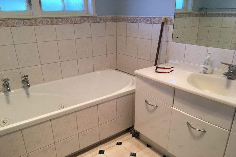 Photo of property in 136 Buick Crescent, Awapuni, Palmerston North, 4412