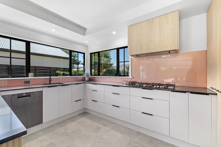 Photo of property in 11 Bridesdale Drive, Lake Hayes, Queenstown, 9304