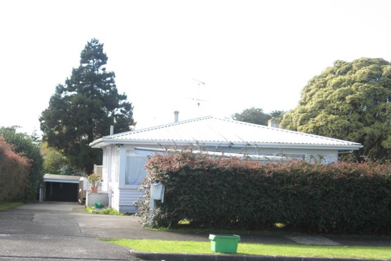 Photo of property in 2/15 Tawa Crescent, Manurewa, Auckland, 2102