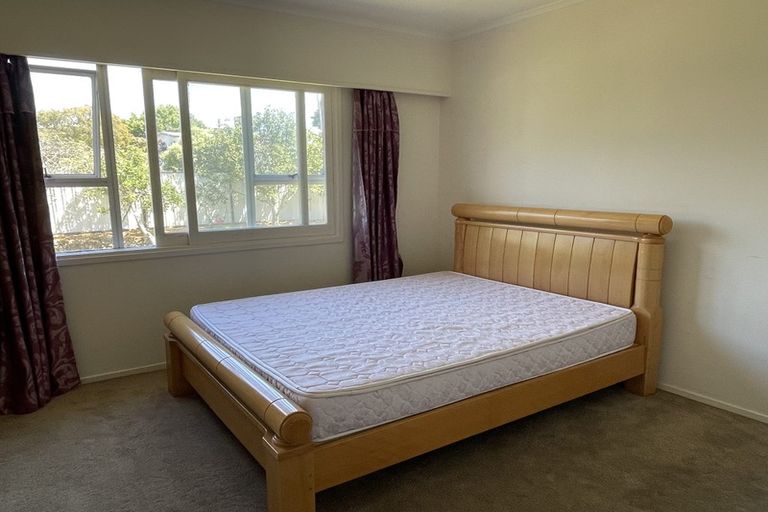 Photo of property in 1/369 East Coast Road, Mairangi Bay, Auckland, 0630