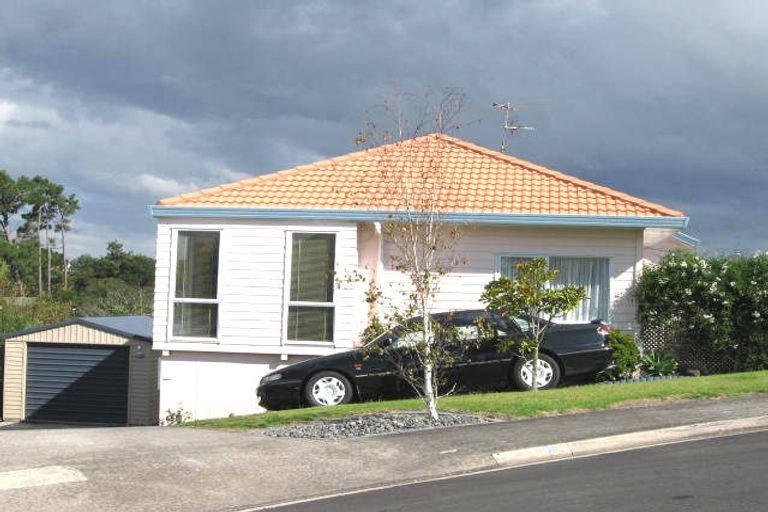 Photo of property in 6 Stockton Place, Glendene, Auckland, 0602