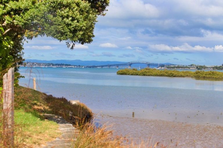 Photo of property in 68 Aramoana Avenue, Devonport, Auckland, 0624