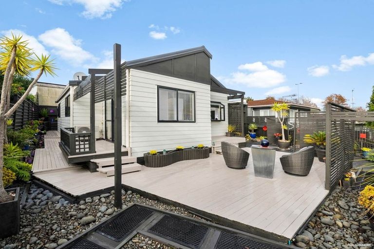 Photo of property in 2/17 Pax Avenue, Forrest Hill, Auckland, 0620