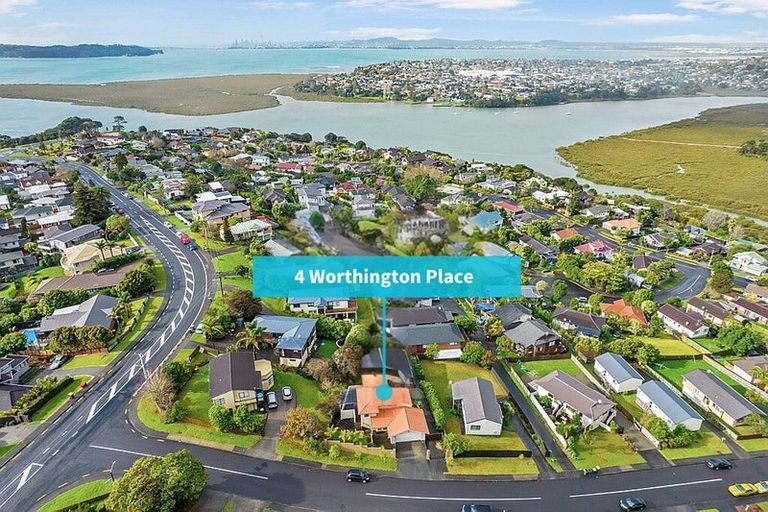 Photo of property in 4 Worthington Place, West Harbour, Auckland, 0618