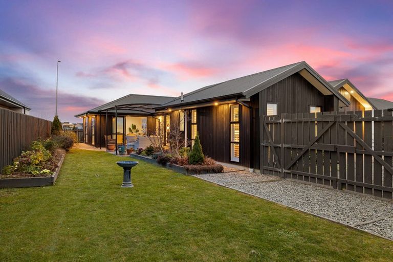 Photo of property in 17 Goldie Drive, Rangiora, 7400