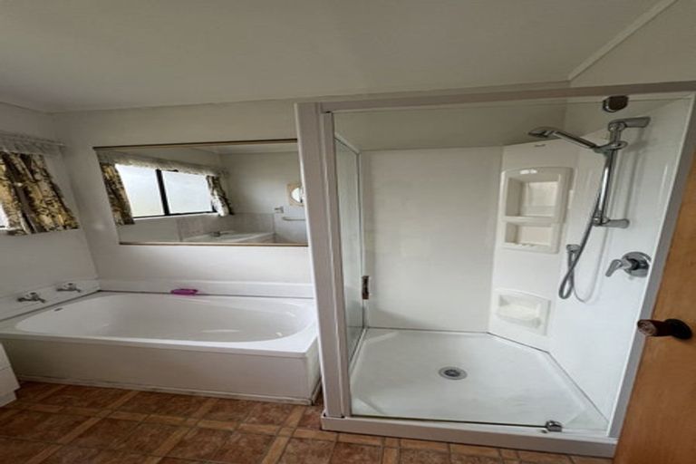 Photo of property in 1/64 Aviemore Drive, Highland Park, Auckland, 2010