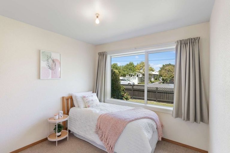 Photo of property in 77 Farquhars Road, Redwood, Christchurch, 8051