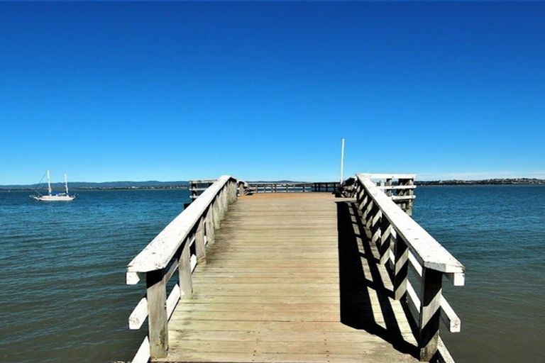 Photo of property in 53 Island Bay Road, Beach Haven, Auckland, 0626