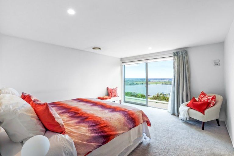 Photo of property in 320 Cannon Hill Crescent, Mount Pleasant, Christchurch, 8081