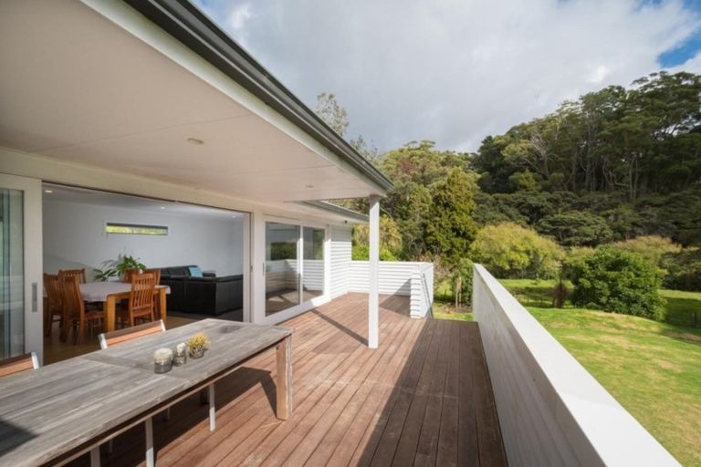 Photo of property in 142 Waitakere Road, Waitakere, Henderson, 0782