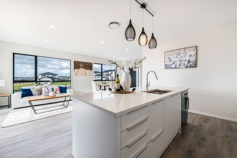 Photo of property in 1 Aklander Rise, Flat Bush, Auckland, 2019