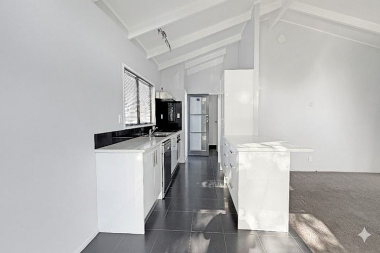 Photo of property in 4 Nearco Street, Randwick Park, Auckland, 2105