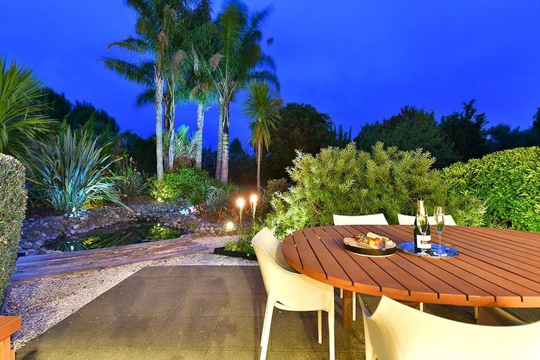 Photo of property in 15 Koraha Road, Kumeu, 0892