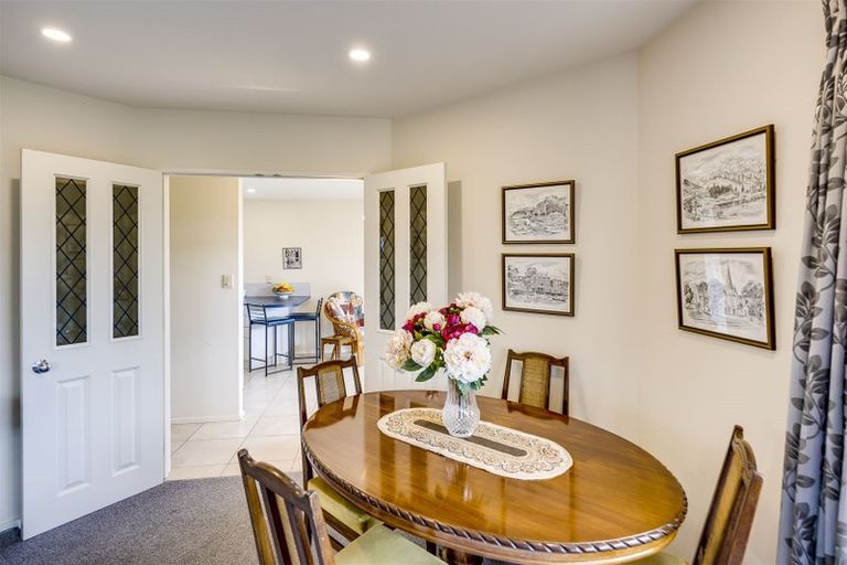 Photo of property in 2 Chelsea Drive, Taradale, Napier, 4112