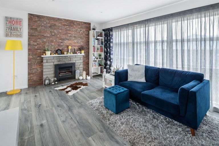 Photo of property in 12 Catherine Crescent, Paparangi, Wellington, 6037