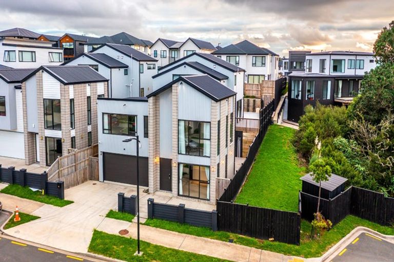 Photo of property in 14 Greenstead Close, Flat Bush, 2019