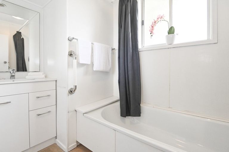 Photo of property in 834 Huia Street, Camberley, Hastings, 4120