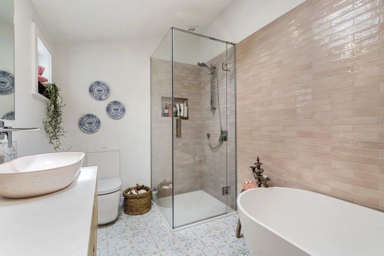 Photo of property in 5 Turnbull Road, Narrow Neck, Auckland, 0624