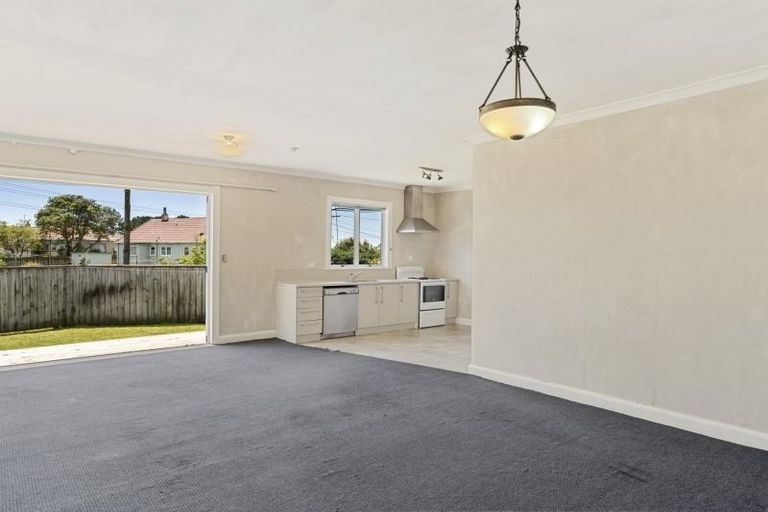 Photo of property in 8a Chard Street, Westown, New Plymouth, 4310