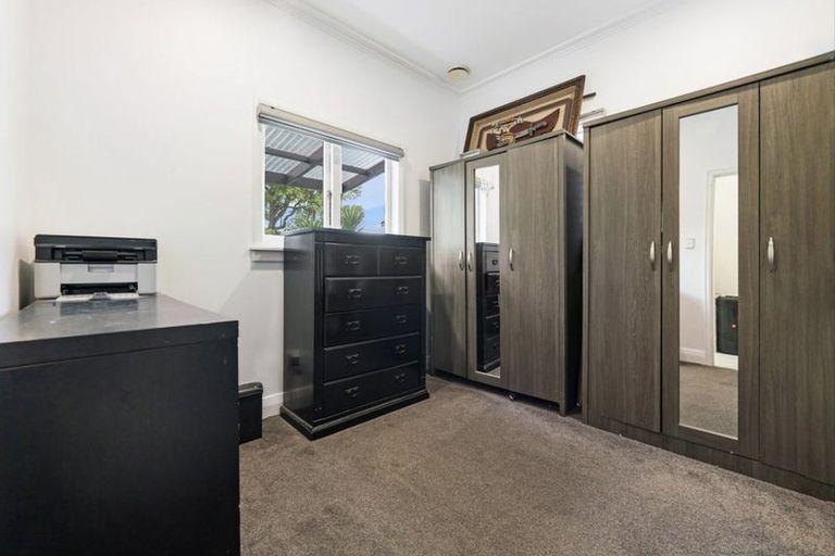 Photo of property in 98 Millbrook Road, Sunnyvale, Auckland, 0612