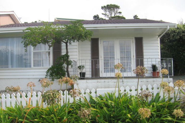 Photo of property in 107 Akaroa Drive, Maupuia, Wellington, 6022